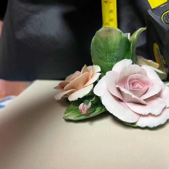 Italian Capodimonte Style Light Porcelain Rose - Picture 2 of 11